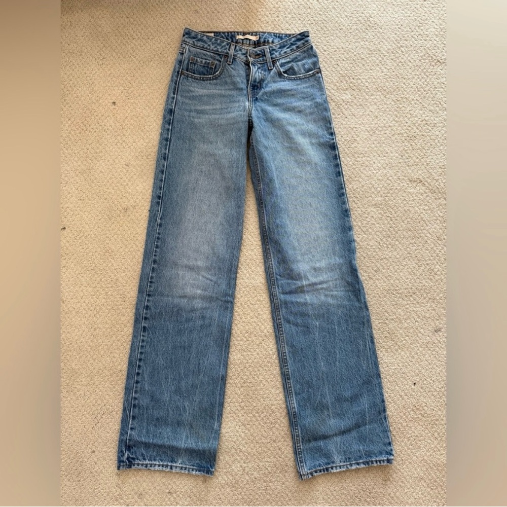 Levi's Low Loose Women's jeans size 24 in good grades color